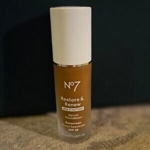 NWOT! No7 Restore & Renew Multi Action Serum Foundation UMBER